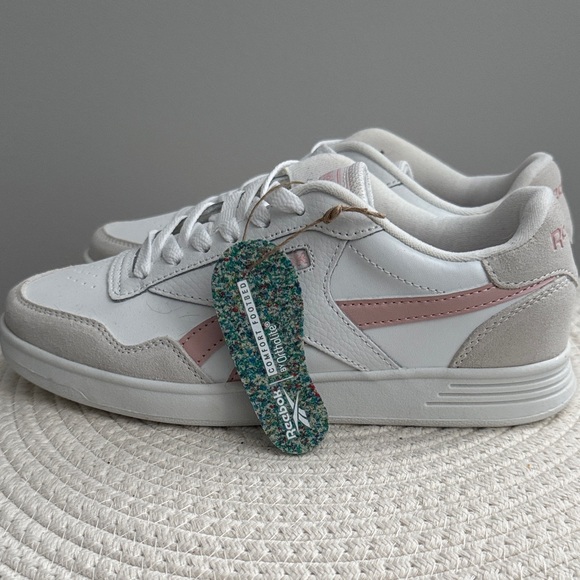 Reebok Women's White and Light Pink Sneakers size 7 - Picture 5 of 6